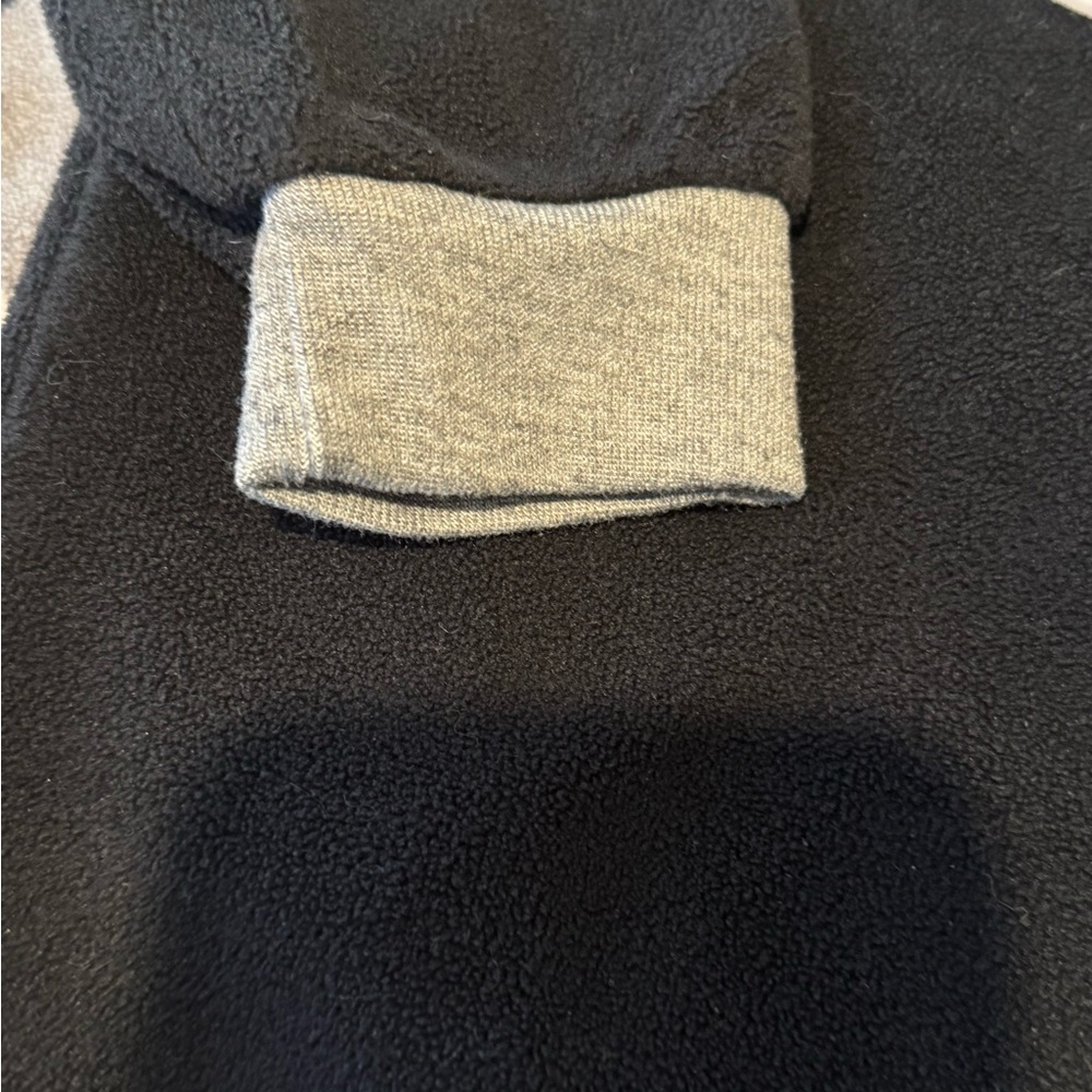🟢 2/$15 Carter’s Fleece Space Pajamas, size 8 - Picture 4 of 5